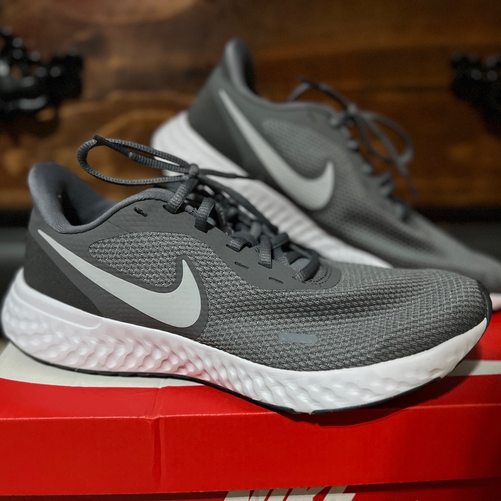 Nike Revolution